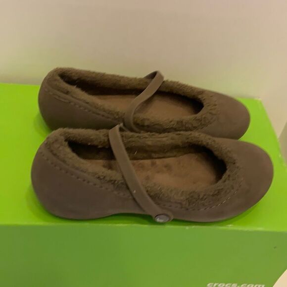 Crocs brown suede flats fur J2-4 - Picture 1 of 5